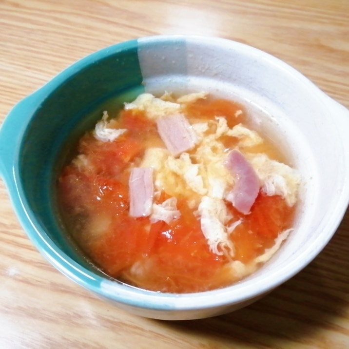トマトとベーコンの卵スープ